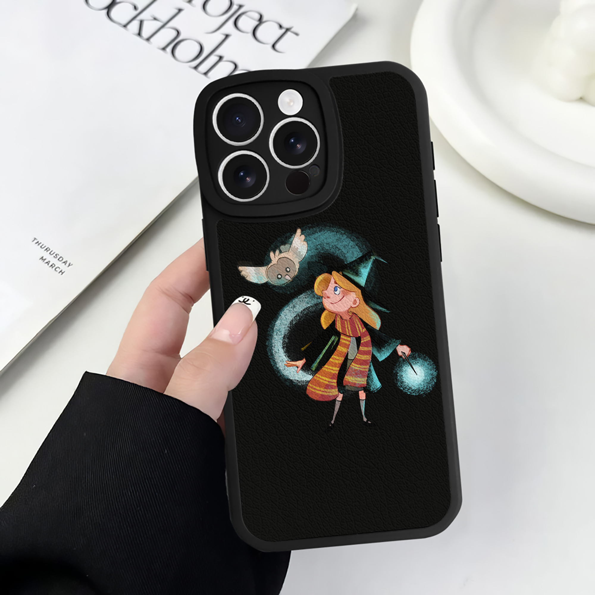 （画像用） Harry Potter ハリー・ポッターシリーズ 【iPhone 16シリーズ対応】シリコンスマホケース（レザー調） 材質：シリコン